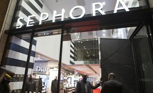 Le 9 octobre 2013. Fermeture du magasin Sephora des Champs-Elysées a 21H00 au lieu de minuit suite à une décision de justice.