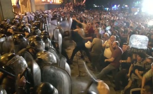 Au moins 70 personnes ont été blessées dans des affrontements devant le Parlement en Géorgie, le 20 juin 2019.