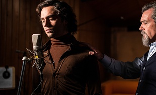 Toby Sebastian et Antonio Banderas dans The music of silence de Michael Radford