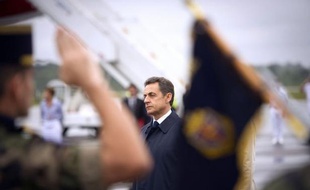 Il reviendra au président Nicolas Sarkozy de "tirer les conséquences" de l'attaque qui a tué 4 soldats français et de décider d'un retrait anticipé des troupes françaises d'Afghanistan, a rappelé dimanche le ministère des Affaires étrangères.