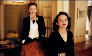 "La môme", la biographie filmée d'Edith Piaf, a doublé "Taxi 4" lors de la deuxième semaine d'exploitation de ces deux grosses sorties françaises, selon les chiffres de l'organisme professionnel CBO Box-Office.