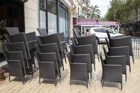 La terrasse d'un restaurant à Nice.