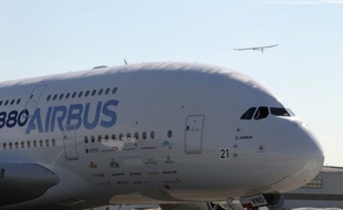Douze ans après sa création, le géant européen de l'aéronautique et la défense EADS accélère sa stratégie d'implantation sur le plus riche marché au monde en décidant d'assembler des Airbus aux Etats-Unis.