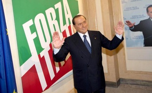Silvio Berlusconi pourrait demander la semaine prochaine à un juge d'effectuer des travaux d'intérêt général pour purger sa peine de douze mois pour fraude, a déclaré samedi son avocat.