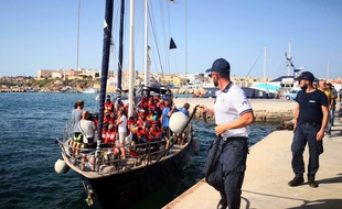 Un navire transportant 41 migrants se dirige vers Lampedusa, le 6 juillet 2019.