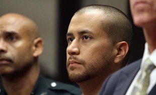 Zimmerman a tué par balle Trayvon Martin, un adolescent noir de 17 ans, le 26 février, alors qu'il effectuait une ronde de surveillance dans son quartier. Il a été arrêté le 11 avril, puis remis en liberté conditionnelle le 23 du même mois.