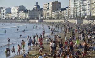La grande plage des Sables d'Olonne (illustration).