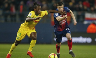Charles Traoré face au Caennais Frédéric Guilbert en février à Caen.