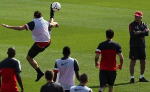 Zlatan Ibrahimovic, arrivé samedi soir au Qatar, s'est entraîné dimanche matin avec le Paris SG, en stage au Qatar jusqu'au 3 janvier, à l'heure où Lucas Moura s'apprêtait à décoller du Brésil pour rejoindre ses futurs coéquipiers.