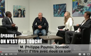 Capture d'écran du clip de campagne de Philippe Poutou dans lequel il parodie l'émission «On n'est pas couché».