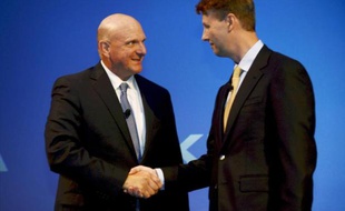L'agence d'évaluation financière Moody's a estimé lundi que le finlandais Nokia sortait gagnant dans la transaction qui lui a fait vendre sa division téléphones portables à l'américain Microsoft.