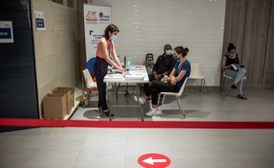 Au centre de vaccination du centre commercial QWARTZ, le vendredi 2 juillet 2021, à Villeneuve-La-Garenne.