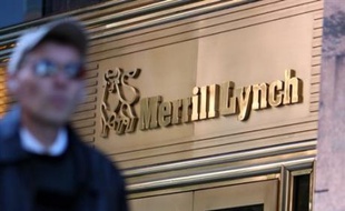 La banque d'affaires américaine Merrill Lynch a plongé dans le rouge en 2007, accusant une perte nette annuelle de 7,8 milliards de dollars, sous l'effet de lourdes dépréciations rendues nécessaires par son exposition aux produits financiers à risques "subprime".