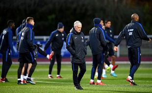 Didier Deschamps à l'entraînement à Cliarefontaine, le 12 novembre 2017.