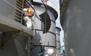 Une pompe du système de refroidissement d'un réacteur de la centrale accidentée de Fukushima a été arrêtée temporairement lundi à cause d'une erreur de manipulation électrique, a annoncé la compagnie gérante.