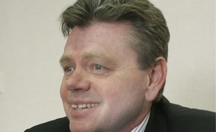 René Raimondi, maire PS de Fos-sur-Mer.