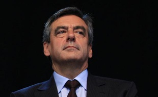 François Fillon a rompu dimanche avec Nicolas Sarkozy dans la perspective de la présidentielle de 2017, en déclarant être "de facto en compétition" avec l'ancien chef de l'Etat.