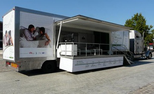 Le camion "Vivre son couple" sillonnera la France jusqu'au 2 octobre 2010 dans sept villes au total