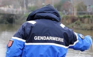 Illustration d'un gendarme lors d'une opération de recherche de personne disparue, ici à Rennes.