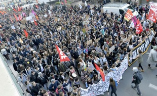 Manifestation de jeunes à Bordeaux contre la loi Travail, le 17 mars 2016