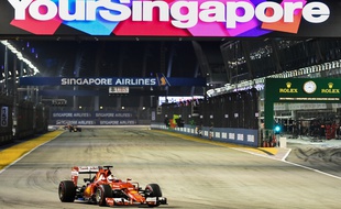 Le pilote allemand de Ferrari Sebastian Vettel vainqueur du Grand Prix de Singapour, le 20 septembre 2015.