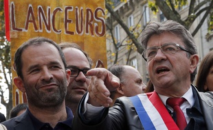 Benoît Hamon et Jean-Luc Mélenchon, lors d'une manifestation à Paris le 23 septembre 2017..