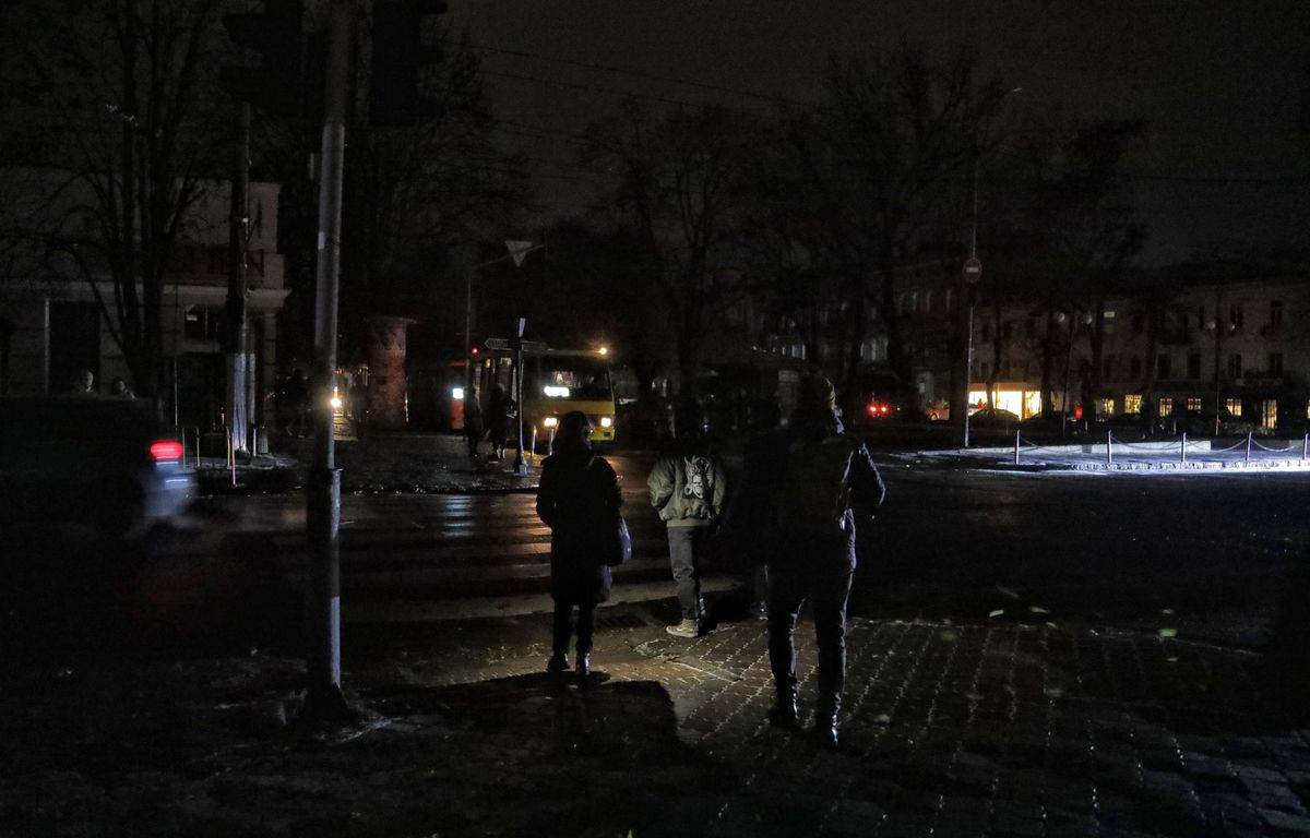 Guerre en Ukraine : Odessa toujours dans le noir, le port à l'arrêt...