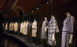 Le Palais Galliera, musée de la mode de la Ville de Paris, propose une visite virtuelle de son exposition Chanel pour la Nuit des Musées 2020