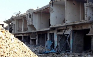 L'armée syrienne bombardait violemment samedi la ville rebelle d'Idleb (nord-ouest), en prélude à un assaut d'envergure, et ce quelques heures avant la visite à Damas de l'émissaire internationational pour la Syrie, Kofi Annan, ont rapporté une ONG syrienne et des militants.
