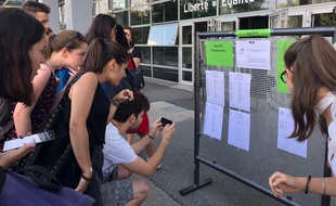 Résultats du bac au lycée des Arènes à Toulouse le 5 juillet 2019.