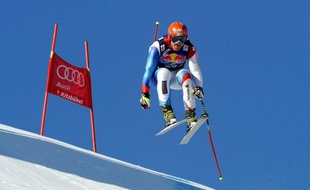 Le Suisse Didier Cuche, quadruple vainqueur au bas de la Streif, a réalisé mercredi sous le soleil, le meilleur temps du second entraînement de la descente de Kitzbühel, programmée samedi et considérée comme la plus prestigieuse de la Coupe du monde de ski alpin