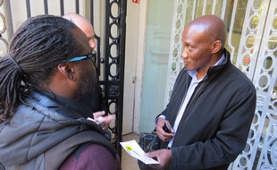 Rodolphe et Patrice, agents d'insalubrité à la ville de Paris, ont attrapé Mathieu, rue Kléber mardi 29 octobre, en train de jeter son mégot par terre. L'homme s'en tire avec une amende de 68 euros... pour du beurre.