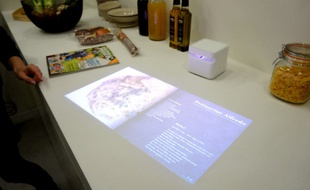 Sony dévoile un minuscule projecteur à utiliser dans une cuisine ou une salle de bains.