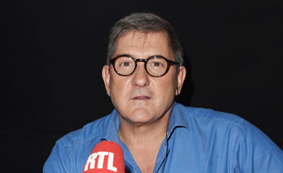 Yves Calvi n'a pas pu présenter sa matinale sur RTL ce lundi.