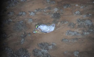 La sonde japonaise Hayabusa a largué sa capsule dans le désert australien, le 14 juin 2010.
