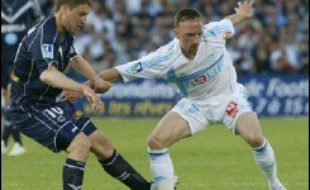 "Le dernier nom qu'on a mis, c'est Franck Ribéry. C'est pas qu'on hésitait, mais quand on fait une liste, on commence par les gardiens de but et on finit par les attaquants, et le dernier attaquant que j'ai mis, c'est Franck Ribéry", explique le sélectionneur.