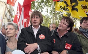 La grève des postiers mardi à l'appel de cinq syndicats contre la "privatisation" de La Poste a été suivie par plus de 27% du personnel selon la direction, tandis que les syndicats ont recensé 40% de grévistes, saluant une "très forte mobilisation".