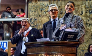 La pièce de charité, 456 litres d'un Meursault-Genevrières 1er cru, vendu au profit d'associations, a été adjugée à 131.000 euros dimanche lors de la 153e vente aux enchères des Hospices de Beaune.