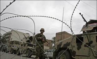 Quatre ans après l'invasion américaine conçue pour désarmer l'Irak et créer une enclave démocratique pro-occidentale au Moyen Orient, le pays est enfermé dans une spirale de violence sectaire dévastatrice qui a fait des dizaines de milliers de morts.