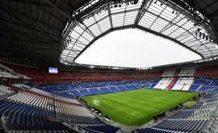 A picture taken on January 7, 2016 shows the tribunes and pitch inside Olympique Lyonnais football club's new stadium, Grand Stade de Lyon, in Decines-Charpieu, near Lyon, central-eastern France. / AFP / PHILIPPE DESMAZES