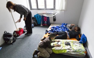 Le 7 janvier 2013, le DAL, Jeudi noir et des familles ont requisitionné depuis une semaine l'ancien siège social vacant du bijoutier Histoire d'Or dans le 10e arrondissement de Paris, au 2 rue de Valenciennes.