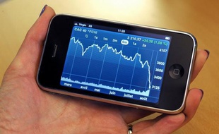 Malgré un début d'année plutôt favorable sur les marchés européens, les investisseurs professionnels et particuliers rechignent à investir en Bourse, une prudence qui trouve sa source dans la crise de la dette mais qui traduit également un désintérêt durable pour les actions.
