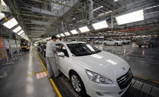 En Chine, les ventes de PSA ont crû plus vite que le marché (+9,2% à 442.000 véhicules). Il est présent via deux coentreprises, dont l'une dédiée à la ligne DS de Citroën, qui produira localement la DS5 à partir du deuxième semestre.