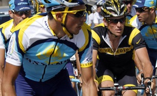 Alberto Contador et Lance Armstrong, à Monaco, le 2 juillet 2009.