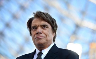 L'ex-magistrat Pierre Estoup, qui a joué un rôle clé dans l'arbitrage dont a bénéficié Bernard Tapie en 2008 dans son litige avec le Crédit Lyonnais, serait intervenu dès 1998 en faveur de l'homme d'affaires lors d'un procès visant l'Olympique de Marseille, selon Le Monde daté de vendredi.