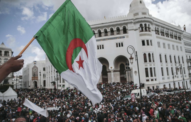 640x410_manifestations-poursuivent-alger
