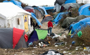 Des migrants dans la "Jungle" le 12 novembre 2015 à Calais