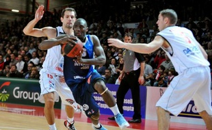 La première défaite de Cholet en huit rencontres toutes compétitions confondues et la courte victoire de Villeurbanne après une semaine de tourmente ont été les événements marquants de la 7e journée de ProA, disputée vendredi et samedi.