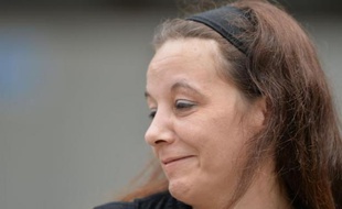Sabine Atlaoui, l'épouse d'un Français condamné à mort en Indonésie pour trafic de drogue, le 5 mars 2015 après une visite à la prison de l'île de Nusakambang