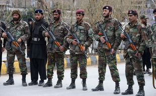 Des policiers à Quetta, dans la province du Balouchistan, le 22 février 2013.